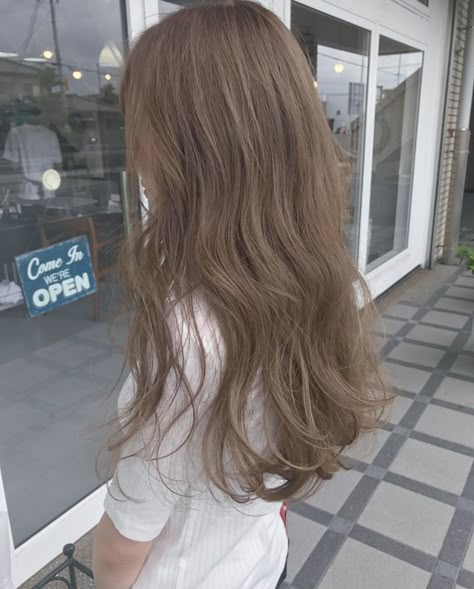 Light Brown Hair Beige Hair, Korean Hair Color, Ash Brown Hair, Ash Hair Color, Long Hair Color, Hair 2018, Trendy Hair Color, Hair Color Highlights, Long Wavy Hair