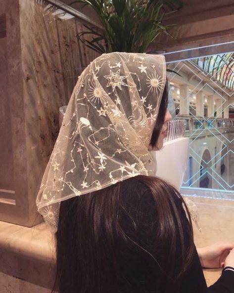 Christian Veiling Styles, Christian Veil, Christian Veiling, Christian Veils, Christian Modesty, Veiled Girl, Catholic Veil, Jewish Girl, Chapel Veil