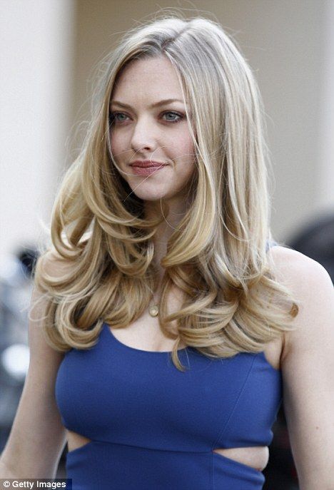 Amanda Seyfried...just LOOK at that hair!! Amanda Seyfried Hair, Curls For Long Hair, Long Layered Haircuts, Long Blonde, Amanda Seyfried, Long Blonde Hair, 가을 패션, Celebrity Hairstyles, Layered Haircuts