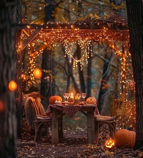 Dinner In The Woods, Forest Dining, Autumn Tea Party, Cozy Forest, Magical Autumn, Rustic Wooden Furniture, Deco Halloween, Autumn Dinner, Dinner Setting