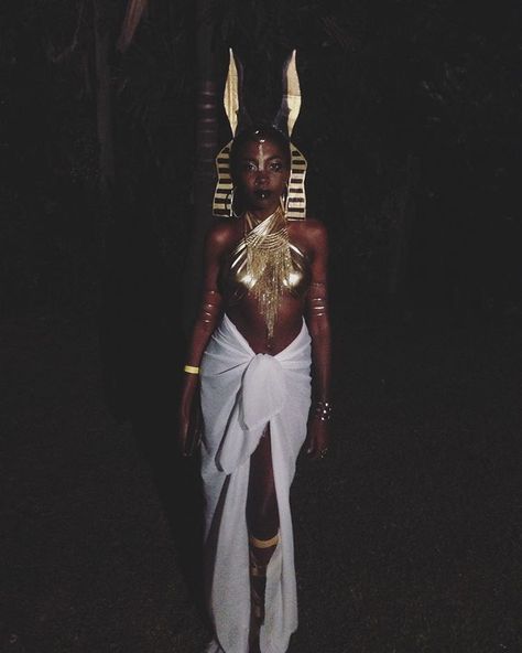 Last night. #bastet #anubis #both? I literally did this in 15mins. Anubis Costume, Makeup Party Night, Halloween Coustumes, Mode Tips, Holloween Costume, Goddess Costume, Makeup Party, Halloween Costume Outfits, Halloween Inspo