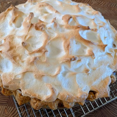 Rhubarb Custard Pie with Meringue Topping Two weeks ago I was patiently waiting for my rhubarb to come up and now it's going to seed all ready! That means the next week will be spent making Rhubarb Pineapple Jam , stewed rhubarb for the freezer and hopefully a few more pies! This one is a favorite, Paw Pie Crust, Virginia Recipes, Pawpaw Recipes, Rhubarb Custard Pies, Popular Pies, Comfort Recipes, Rhubarb Custard, Custard Recipe, Frozen Lemon