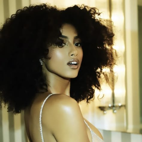 Imman Hammam, Iman Hammam, Imaan Hamman, Imaan Hammam, Black Natural Hairstyles, It Girls, Curled Hairstyles, Curly Hair Styles Naturally, Beautiful Black Women