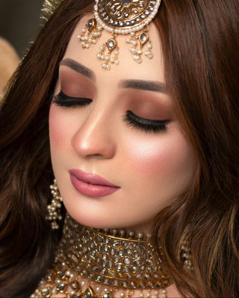 Eye Makeup For Saree Indian Weddings, Light Pink Lehenga Makeup Look, Reception Makeup Look For Bride, Party Mekaup, Nude Makeup Looks Indian Wedding, Indian Party Makeup Looks, Indian Wedding Eye Makeup, Lehenga Makeup Look Simple, Haldi Makeup Look Simple