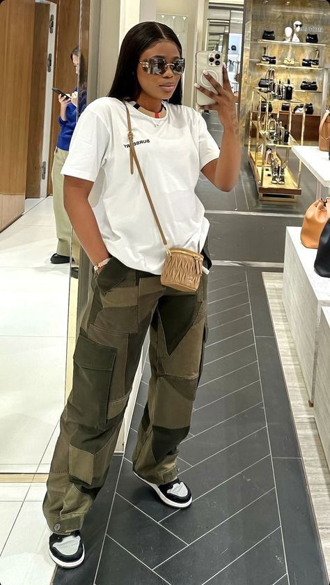 Tomboy Outfits Summer, Cargo Outfits, Cargo Pants Outfits, Basic Streetwear, Outing Outfit, Cheap Gucci, Lazy Saturday, Creative Fashion Photography, Jesus Love