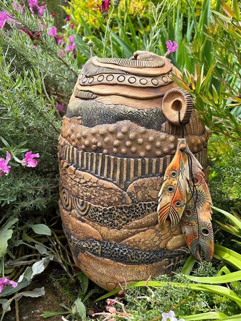 Coil Pottery Ideas For Beginners, Coil Vessel, Jena Bedson, Ceramic Birds Sculpture, Textured Vase, Coil Pottery, Coil Pots, Beginner Pottery, Pottery Animals