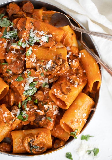 Mushroom Ragù Pasta - Seasons and Suppers Coeliac Recipes, Cheap Easy Recipes, No Meat Meals, Pasta Seasoning, Meatless Pasta, Mushroom Ragu, Meat Meals, Tomato Pasta Sauce, Greek Pasta