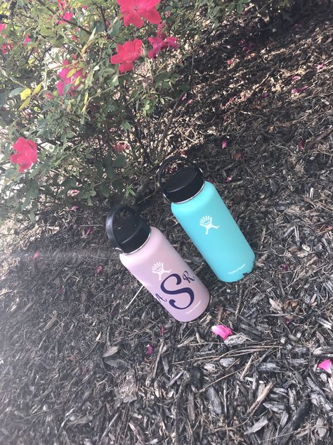 Purple and blue Hydro Flask💜💙 Blue Hydro Flask, Aqua Flask, Purple Design, Hydro Flask, Voss Bottle, Plastic Water Bottle, Flask, Blue And Purple, Water Bottle