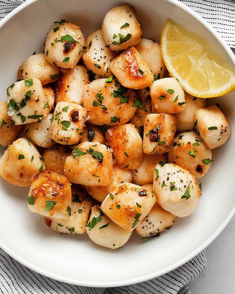 Bay Scallop Recipes Healthy, Baked Bay Scallops, Bay Scallops Dinner Ideas, Small Scallops, Recipes With Bay Scallops, Bay Scallops Sauteed, How To Cook Bay Scallops, Frozen Bay Scallop Recipes, Bay Scallops And Pasta