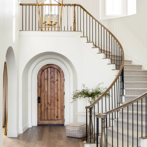 DIXIE LANE Grand Foyer Ideas Entryway, Curved Staircase Foyer, Transitional Staircase, Foyer Ideas Entryway, Luxury Staircase, Interior Staircase, Coastal Interiors Design, Staircase Decor, Boutique Interior Design