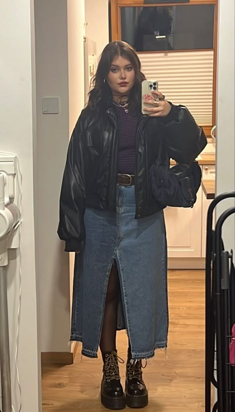 Sheer Leggings Outfit Skirts, Dress And Crewneck Outfit, Grunge Outfit Midsize, Midsize Outfit Inspo Aesthetic, Granny Outfit Style, Winter Outfits Medium Size Women, Grunge Outfits 2023, All Black With Pop Of Color Outfits, Cute Edgy Outfits Plus Size