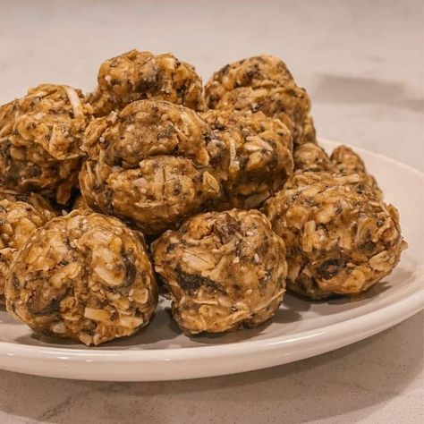 Sugar Free Energy Balls, Snacks For Pregnancy, No Bake Protein Balls, No Sugar Snacks, Protein Bites Recipe, Protein Balls Recipe, Coconut Oats, Protein Balls Healthy, Energy Balls Healthy