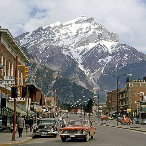 Small Mountain Town Aesthetic, Banff Aesthetic, Nature Aesthetic Sunset, Banff Summer, Cars Anime, Anime Nature, Aesthetic Mountains, Arte Peculiar, My Funny Valentine