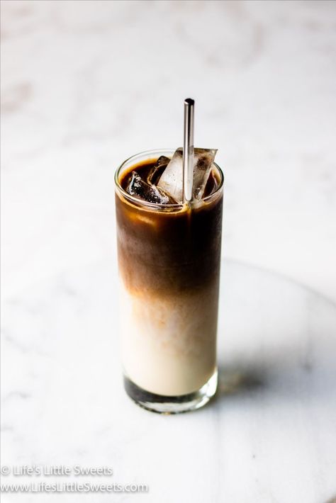 This Iced Almond Milk Latte recipe has chilled espresso poured over icy Almond milk and optionally, you can add wildflower honey or your sweetener of choice. (serves 1) #icedlatte #latte #almondmilk #espresso #espressodrink #drinks #icedespressodrink #lifeslittlesweets Iced Sugar Cookie Almond Milk Latte, Almond Milk Iced Coffee, Almond Milk Latte Recipe, Sugar Cookie Almond Milk Latte, Almond Milk Tea, Drink Breakfast, Espresso Drink, Almond Milk Latte, Ice Latte