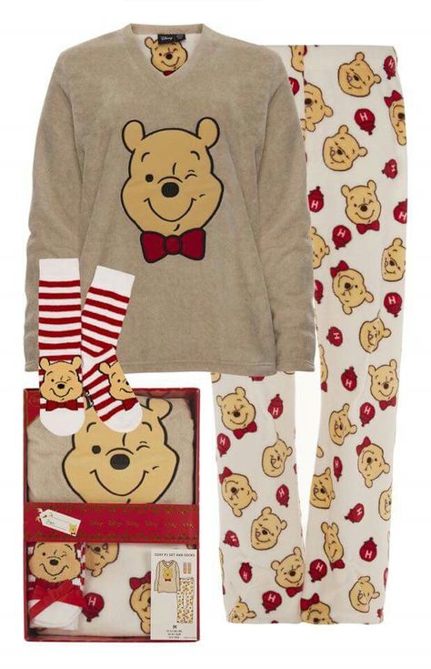 Winnie the pooh Christmas Home Outfit, Winnie The Pooh Merchandise, Winnie The Pooh Stuff, Family Disney Outfits, Disney Pjs, Cute Disney Outfits, Tema Disney, Hype House, Cute Winnie The Pooh