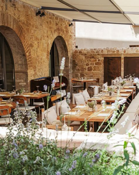 the original dairy barn – complete with milking stalls – makes an atmospheric spot for the couple to host dinner parties. White Ragu, Pienza Italy, Style Toscan, Ragu Recipe, Hotel House, Tuscan Design, Mediterranean Home Decor, Montepulciano, Luxury Boutique Hotel