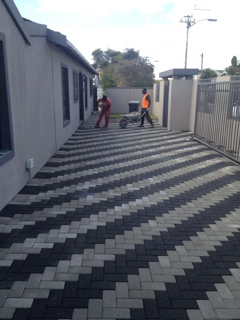 Install paving stones by the best pavers in Cape Town Bricks Flooring Outdoor, Parking Flooring, Outdoor Tiles Floor, Indian House Design, Pavement Design, Paver Blocks, Paving Pattern, Paving Ideas, Architecture Design Process