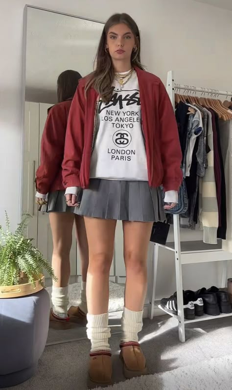 Preppy Hipster, Layered Longsleeves Outfit, Brandy Pleated Skirt Outfit, Pleated Mini Skirt Outfit Aesthetic, Winter Pleated Mini Skirt, Winter School Mini Pleated Skirt, Red Pleated Winter Skirt, Uggs Outfit, Swaggy Outfits