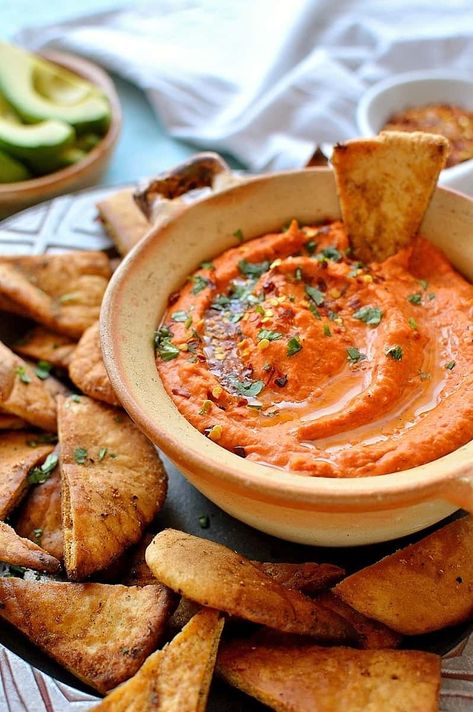 Pitta Chips, Roasted Red Pepper Hummus, Red Pepper Hummus, Vacation Meals, Healthy Dips, Roasted Red Pepper, Hummus Recipe, Roasted Peppers, Red Chili