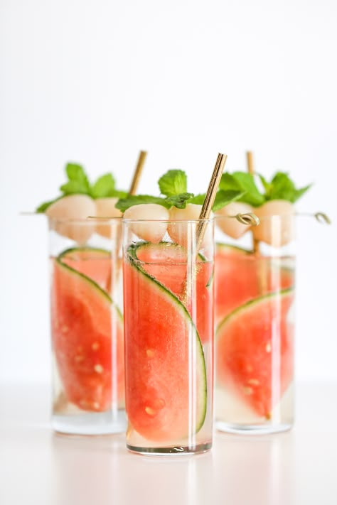 Watermelon Garnish Cocktail, Cool Drink Glasses, Drink Content Ideas, Watermelon Garnish, Drink Garnish Ideas, Summer Drink Ideas, Lychee Cocktail, Sliced Watermelon, Cocktails Summer