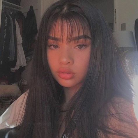 Wispy Hairstyles, Priscilla Hazel, Dark Hair Bangs, Round Face Hairstyles Long, Bang Hairstyles, Light Bangs, Beauty Tutorial, Medium Hair Color, Bangs For Round Face