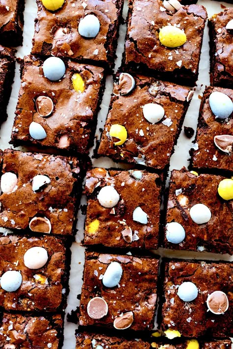 Cadbury Egg Brownies Mini Egg Brownies, Easter Brownies, Two Peas And Their Pod, Easter Deserts, One Bowl Brownies, Spring Candy, Gluten Free Easter, Pastel Mini, Cadbury Eggs