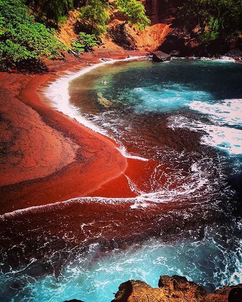 Maui - Red Sand beach is an amazing adventure. It's a short hike to get to the… Red Sand Beach, Hawaii Things To Do, Red Sand, Hawaii Maui, Thursday Afternoon, Maui Travel, Hawaii Trip, Visit Hawaii, Maui Vacation