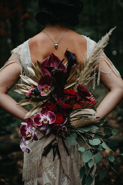 Autumn Wedding Photography, Autumnal Bouquet, Dress Editorial, Autumn Wedding Inspiration, Fall Ceremony, Old World Wedding, Fall Wedding Photography, Styled Wedding Shoot, Festival Bride