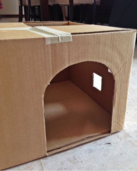 Kittens House Ideas, Cardboard Cat House Diy Easy, Cardboard Box Cat House Diy, Cat Cardboard Box Ideas, Cardboard Cat House Diy, Cat House Diy Cardboard, Cat Den, Big Cardboard Boxes, Diy Cat Bed