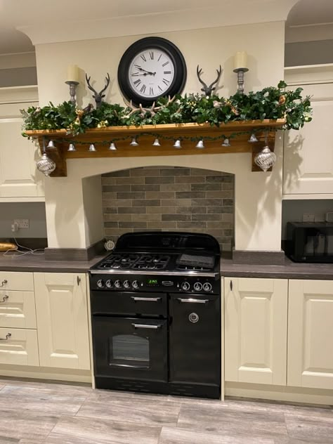 Kitchen Mantle Over Hob, Cooker Mantle Ideas, Above Cooker Ideas, Cooker Surround Ideas, Kitchen Fireplace Ideas Farmhouse Style, Range Cooker In Chimney, Built In Extractor Hood, Above Oven Ideas, Kitchen Mantle Ideas