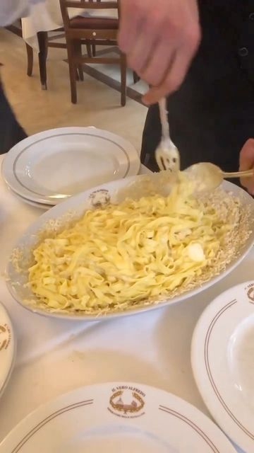 Italia ✦ SUPER ITALY ✦ 🇮🇹 on Instagram: "The most famous fettuccine in the world! 💛 🎥 @tatdedektifi Il Vero Alfredo @il_vero_alfredo , in Piazza Augusto Imperatore – Rome, is the historic place where you can taste the unique fettuccine all’Alfredo whose fame has had a great international echo since the 1920s when, among the customers of the restaurant, the famous couple of American actors Mary Pickford and Douglas Fairbanks gave Alfredo the mythical golden cutlery with which from that moment Italian Nyc, Golden Cutlery, Fettucini Alfredo, Momma Mia, Douglas Fairbanks, Mary Pickford, Alfredo Recipe, Fettuccine Alfredo, Perfect Pasta