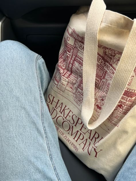 Cute Tote Bags Aesthetic, Downtown Girl Tote Bag, Shakespeare And Company Tote Bag, Totebag Aesthetic, Tote Bags Aesthetic, Tote Aesthetic, Aesthetic Downtown Girl, Aesthetic Downtown, Shakespeare And Company