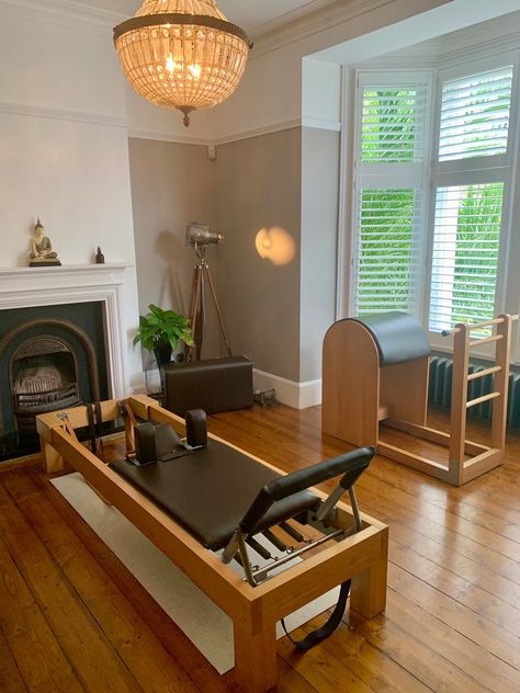 Home Pilates Room, Pilates Space, Reformer Studio, Centro Yoga, Peloton Room, Home Pilates Studio, Pilates Room, Mini Home Gym, Yoga Room Design