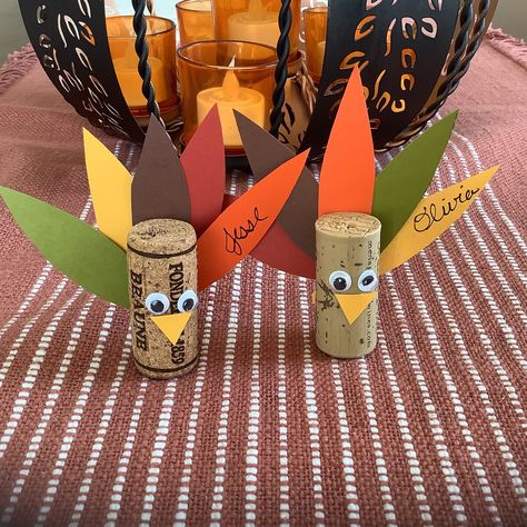 DIY Thanksgiving craft, Thanksgiving place card DI | holiday-seasonal-diys | Michaels Diy Thanksgiving Table Decor, Thanksgiving Place Cards Diy, Thankful Crafts, Turkey Place Cards, Craft Thanksgiving, Turkey Crafts Kids, Diy Place Cards, Thanksgiving Crafts Diy, Thanksgiving Table Decor