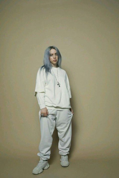 Billie Eilish Full Body Pics, Full Body Pics, Body Pics, Western Aesthetic, Celebrity Wallpapers, Alex Turner, Queen B, Save Her, Sabrina Carpenter