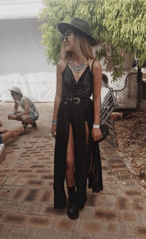 10 Festival Outfit Ideas That You Can Rock At Any Music Festival - Society19 UK Rock Festival Outfit, Mode Coachella, Festival Outfit Ideas, Festival Outfit Inspiration, Boho Print Dress, Festival Chic, Look Festival, Summer Festival Outfit, Looks Country