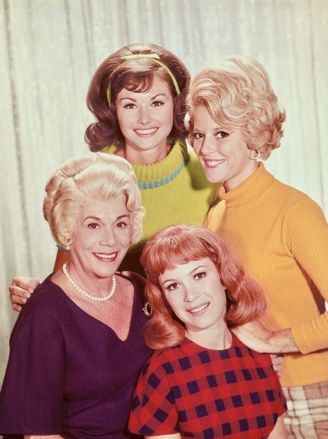 The Cast of "PETTICOAT JUNCTION"  Bea Benaderet, Lori Saunders, Linda Kaye Henning and Meredith MacRae 60s Haircut, 1960s Beauty, Lori Saunders, Meredith Macrae, Nostalgic Items, Southern Belle Secrets, 60s Tv Shows, Petticoat Junction, Johnny Crawford