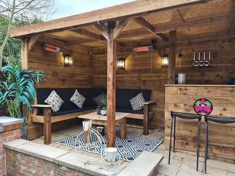 Party Shed Ideas, Diy Decks, Party Shed, Garden Bar Shed, Backyard Sitting Areas, Cosy Cabin, Gazebo Ideas, Garden Pergola, Emergency Nurse