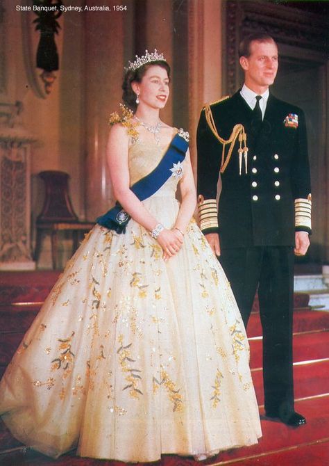 Elizabeth Ii Young, Nizam Of Hyderabad, Queen Elizabeth 11, Queen Elizabeth Photos, Queen And Prince Phillip, Young Queen Elizabeth, Queen Elisabeth, Royal Family England, Royal Wedding Dress