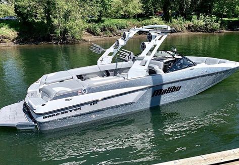 TanksFilled on Instagram: “Malibu Wakesetter 24MXZ #tanksfilled @aws_malibu_axis” Malibu Wakesetter, Expensive Yachts, Mastercraft Boat, Malibu Boats, Wakeboard Boats, Dream Boat, Ski Boats, Boat Life, Speed Boat