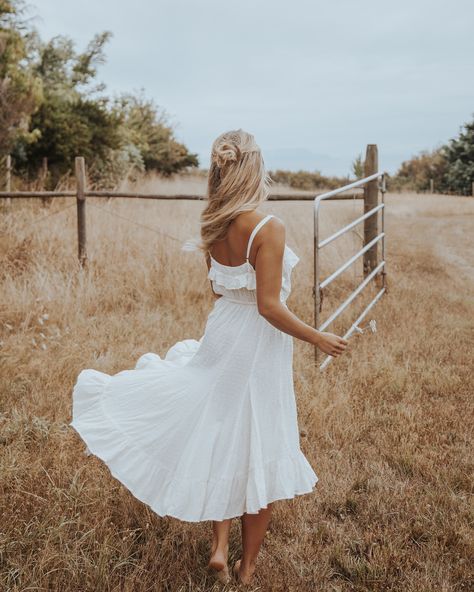 Happy Summer Moments 🌸 Pick your favourite 1-8! Lisa Fischer, Swiss Dot Fabric, Dress Purse, Flowy Design, Elegant Maxi Dress, Ruffles Fashion, White Maxi, Ruffled Maxi Dress, Swiss Dot