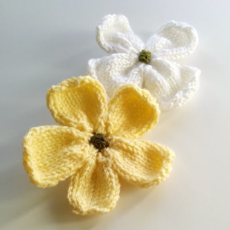 dogwood flowers Knitted Flowers Free, Flowers Knitting, Flower Knitting, Knitted Flower Pattern, Knit Flowers, Dogwood Blossoms, Flowers Tutorial, Crocheted Flowers, Dogwood Flowers