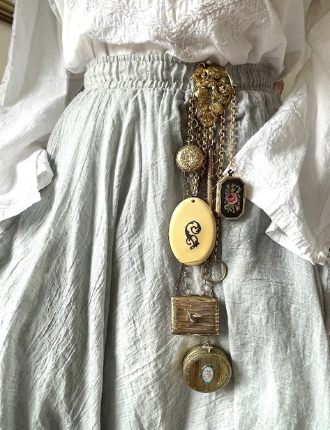 Ren Faire Outfits, Antique Accessories, Fair Outfits, Belt Hook, Halloween This Year, Assemblage Jewelry, Creative Halloween Costumes, Chatelaine, Fantasy Clothing