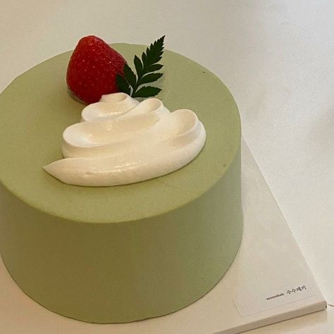 Pastel Cakes, Green Cake, Simple Cake Designs, Simple Birthday Cake, Think Food, Pretty Birthday Cakes, Cute Birthday Cakes, Just Cakes, Cute Desserts