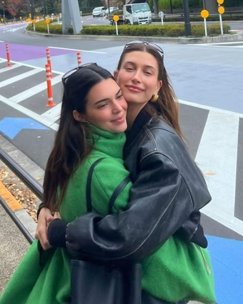 Kendall Jenner And Hailey Bieber, Look Kylie Jenner, Kendall Style, Trip To Japan, Hailey Baldwin, Kendall And Kylie, Kardashian Jenner, Kendall + Kylie, Hailey Bieber