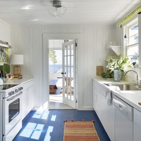 Wow With White Paint: See This Florida Cottage's Incredible Transformation Florida Beach Cottage, Florida Cottage, White Laundry Rooms, Lake House Kitchen, Formica Countertops, White Laundry, Beach House Exterior, Galley Kitchen, Beach House Interior