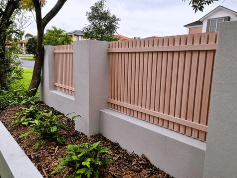 APPLICATION: Batten Fence COLOUR: Ghost Gum FINISH: Timber Finish Aluminium⁠ ✔️ Long Lengths or Cut to size ✔️ Concealed Fixings ✔️ Australian Made ✔️ Easy supply⁠ ✔️ Strong⁣⁠ ✔️ Low maintenance⁠ Aluminium Battens, Batten Fence, Aluminium Fencing, Aluminum Driveway Gates, Aluminum Fabrication, Timber Gates, Aluminum Fencing, Timber Battens, Aluminium Cladding