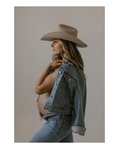 #maternityphotographer • Instagram Western Maternity Outfits, Country Maternity Photography, Country Maternity Photos, Country Maternity, Summer Maternity Photos, Studio Maternity Shoot, Maternity Studio Photoshoot, Pregnancy Announcement Photoshoot, Maternity Photo Outfits