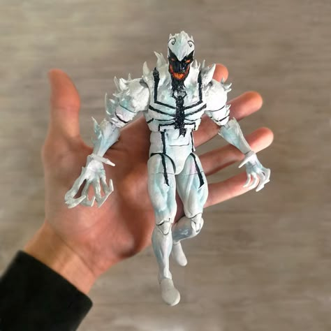 Custom action figure. Anti Venom Marvel, Venom Figure, Venom Spiderman, Spiderman Action Figure, Custom Marvel Legends, Bakugan Battle Brawlers, Marvel Spiderman Art, Figure Poses, Custom Toys