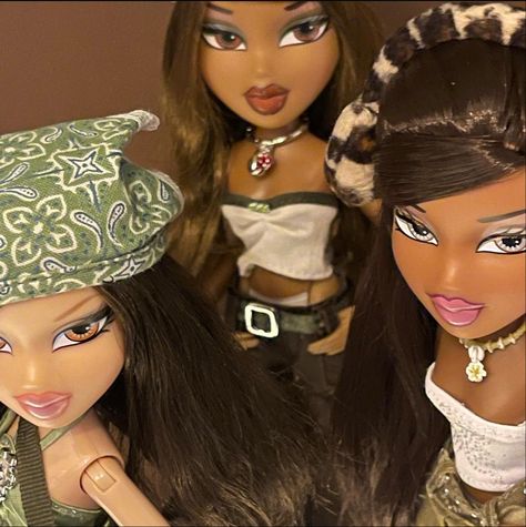 Bratz Best Friends, Bratz 4 Friends, Black Bratz Aesthetic, Bratz Four Friends, Trio Icons, Iconic Duo, Bratz Dolls Aesthetic Trio, High Bratz Doll Meme, Black Bratz Doll